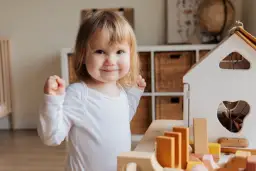 Co dla półtorarocznego dziecka? Najlepsze zabawki wspierające rozwój