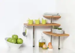 Regał na blat kuchenny: Sposób na więcej miejsca w kuchni?