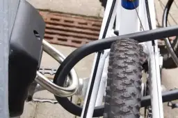 Garaż podziemny: Zabezpiecz rower! 2 zapięcia, kotwa i spokój ducha.