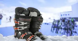 Jakie nakładki na buty narciarskie są najlepsze na stok zimą?