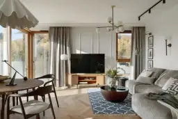 Co na ścianę w salonie: 15 inspirujących pomysłów na dekoracje