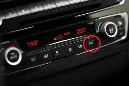 Kiedy włączać obieg zamknięty w aucie? Kluczowe zasady