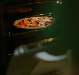 Jak idealnie piec pizzę Donatello - temperatura i czas pieczenia