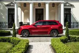 Jeep Grand Cherokee SRT: Legenda V8. Czy warto kupić?