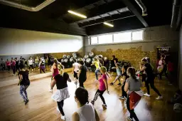 Powerfit Zawiercie: Czy to Twój idealny klub? Siłownia, Fitness, Squash