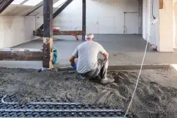 Jaka zaprawa na posadzkę? Wybierz najlepszą opcję do swojego projektu