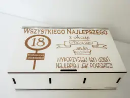 Prezent od chrzestnej na 18 urodziny. Wyjątkowe idee - dla dziewczyny lub chłopaka