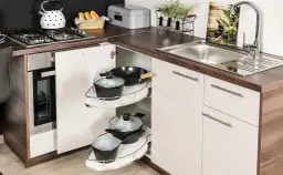 Jak uporządkować szafki w kuchni, by zyskać więcej przestrzeni i funkcjonalności