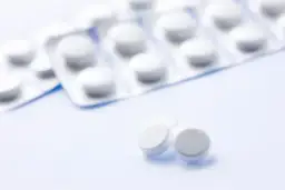 Ozzion lek na co? Poznaj skuteczne zastosowania pantoprazolu