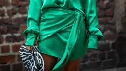 Cómo combinar un vestido verde: guía de estilo para deslumbrar