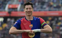 Robert Lewandowski, jeden z najlepszych strzelców reprezentacji narodowych, w koszulce Barcelony.
