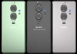 Trzy telefony Sony Xperia Pro-I Mark II w kolorach zielonym, czarnym i srebrnym, z charakterystycznym modułem aparatów.
