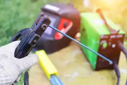 Jaka spawarka do 500 zł? TOP 3 modele MMA dla amatora!