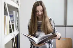 Jak nazwać kobietę? Odkryj różnorodne, ciekawe określenia