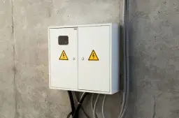 Ile naprawdę kosztuje przyłącze energetyczne i od czego zależy cena?