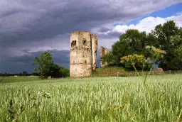 Ruiny zamku w Majkowicach - tajemnice i historia, które zaskakują