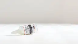 Jak skutecznie zakleić dziurę w materacu dmuchanym i uniknąć problemów