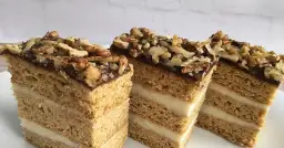 Miodownik z kaszą manną to słodki klasyk w nowej odsłonie na deser