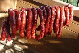 Przepis na kiełbasę z dzika Rusaka - uniknij trychinozy i gotuj bezpiecznie