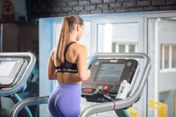 Trening cardio: Co to jest? Jak spalać tłuszcz i wzmocnić serce?