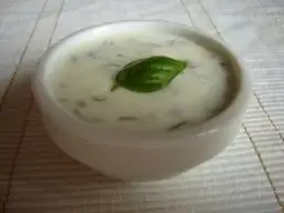 Sos śmietanowy z maka: gdzie kupić i jak zrobić w domu