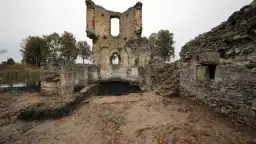 Zamek w Ćmielowie: Historia, tajemnice i ruiny, które zaskakują