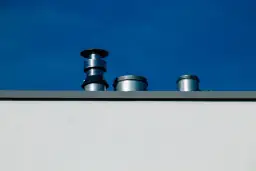 Ciąg wsteczny w bloku: Jak skutecznie pozbyć się cofki?