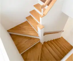 Jaka wilgotność drewna na schody? Uniknij problemów z trwałością