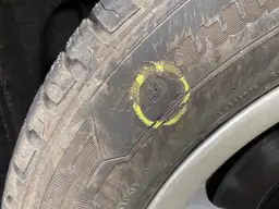 Naprawa Opony Uszkodzonej z Boku: Jak Ją Naprawić Samodzielnie?