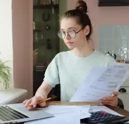 Ile średnio zużywa się prądu dziennie? Sprawdź, jak zredukować koszty