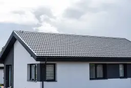 Jaka grubość blachy na dach? Oto kluczowe informacje, które musisz znać