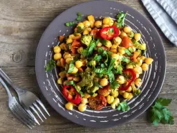 Co zrobić z ugotowanej ciecierzycy: 10 pysznych pomysłów na dania