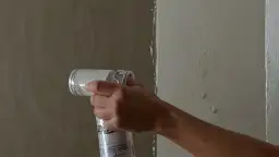 Farba z Połyskiem do Ścian: jakie rodzaje i porady dotyczące połysku?