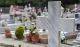 Ile jest cmentarzy w Polsce? Zaskakujące fakty i ich rodzaje