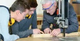 Staż vs Praktyka: Kluczowe różnice, które musisz znać (2025)