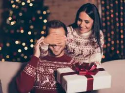 Co kupić dorosłemu synowi pod choinkę, aby go zaskoczyć?