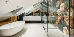 Jak tanio i skutecznie nakleić nowe dekoracje na płytki do łazienki - TOP metody