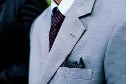 Jak wybrać między muszką a krawatem: najważniejsze zasady i porady