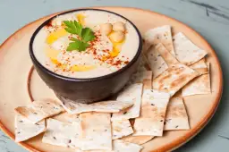 Czy hummus jest dietetyczny? Odkryj jego zdrowotne właściwości i kalorie