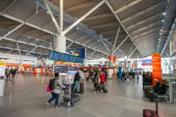 Jak dojechać z lotniska Chopina na dworzec Zachodni tanio i szybko