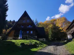 Bacówka pod Honem w Cisnej: Poznaj serce Bieszczad!