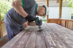 Naprawa chwiejącego się krzesła DIY: Przywróć mu stabilność!