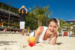 Wakacje za granicą: Ile zarobisz i ile naprawdę odłożysz?