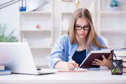 Kiedy wprowadzono nauczanie zdalne i jak wpłynęło na edukację?