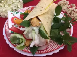 Idealne sosy do tortilli z kurczakiem: przepisy od Michała