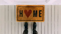 Kiedy płaci się za wynajem mieszkania? Uniknij problemów z czynszem