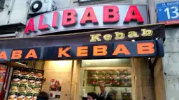Kebab Bajka vs Alibaba: Który lepszy? Porównanie 2024