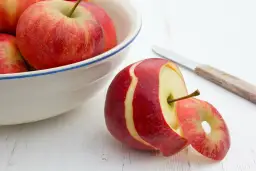 Ile kalorii ma jabłko? Odkryj jego moc w diecie!