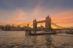 Jaka rzeka przepływa przez Londyn? Odkryj tajemnice Tamizy!