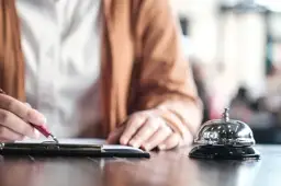 Czy w hotelu trzeba pokazać dowód? Oto, co musisz wiedzieć